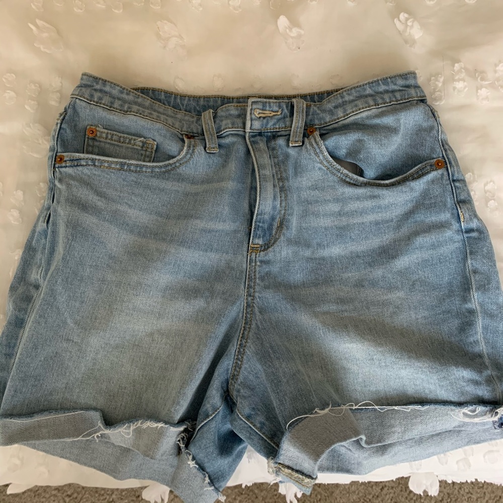 Boyfriend cut off jean shorts